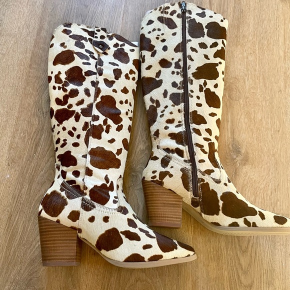 Shoes - Western Style Boots (faux cowhide) 8.5 W
BRAND NEW IN BOX